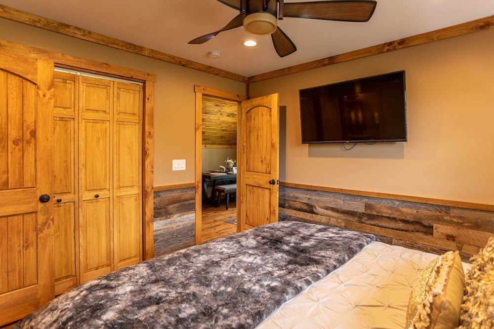 Deerview Cottage at Eagles Nest view 3