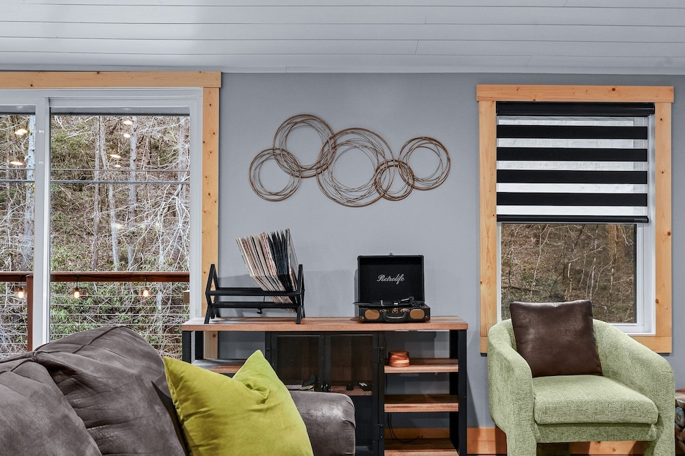Creekside Retreat 3 Bedroom Cabin