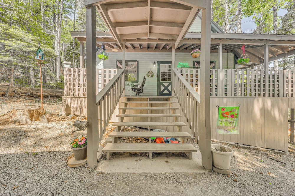 Quaint Cloudcroft Cabin w/ Stunning Forest Views! view 2