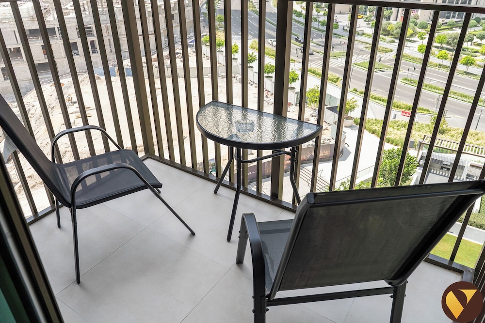 Vogue Creek Crescent Balcony Pool View
