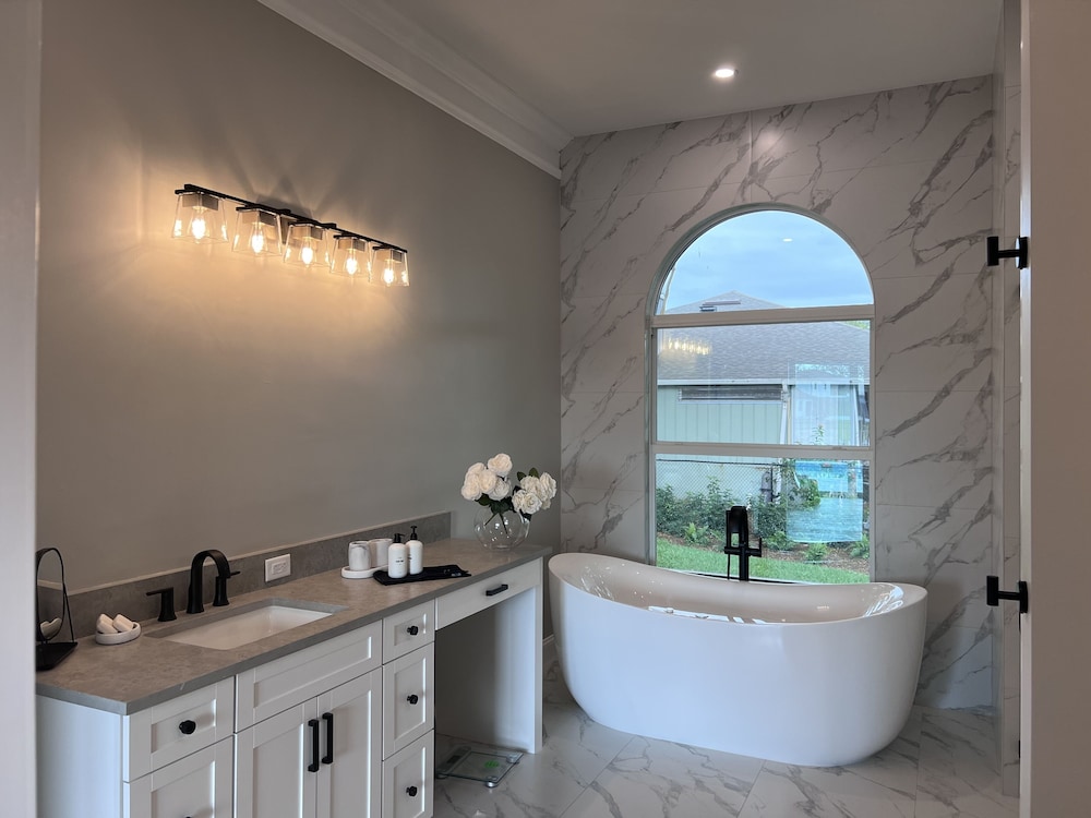 Fall In Naples - Game Room Pvt Pool Hot Tub Impeccable Decor 3 Bedroom Home