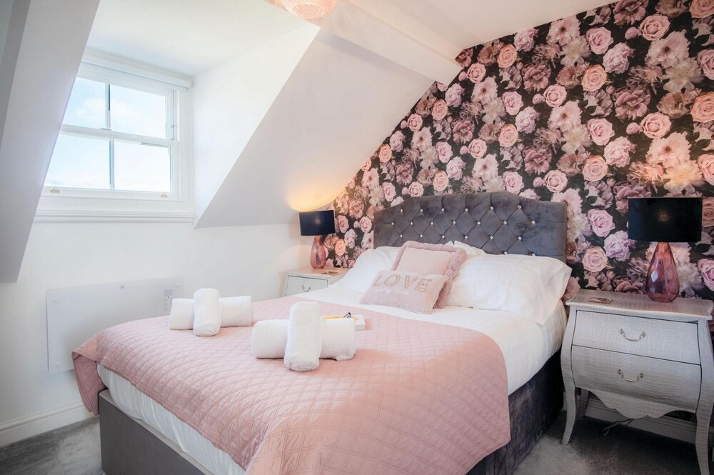 The Penthouse - Luxury 1 Bed - Panorama - Tenby view 5
