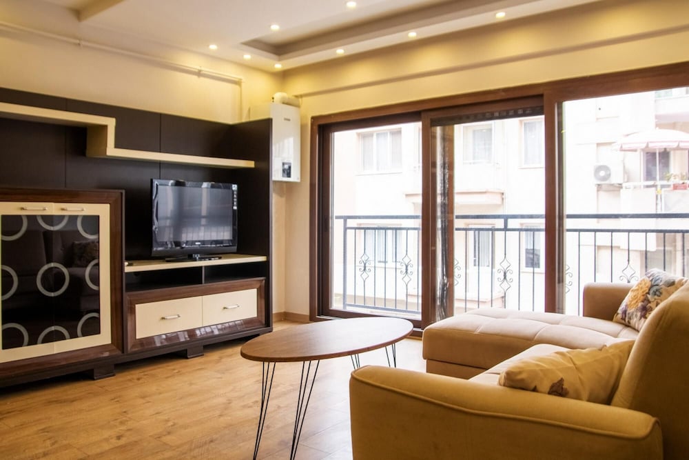 Cozy and Central Flat Near Shore in Karsiyaka view 4