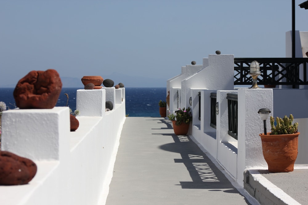 Vrachia Studios & Apartments