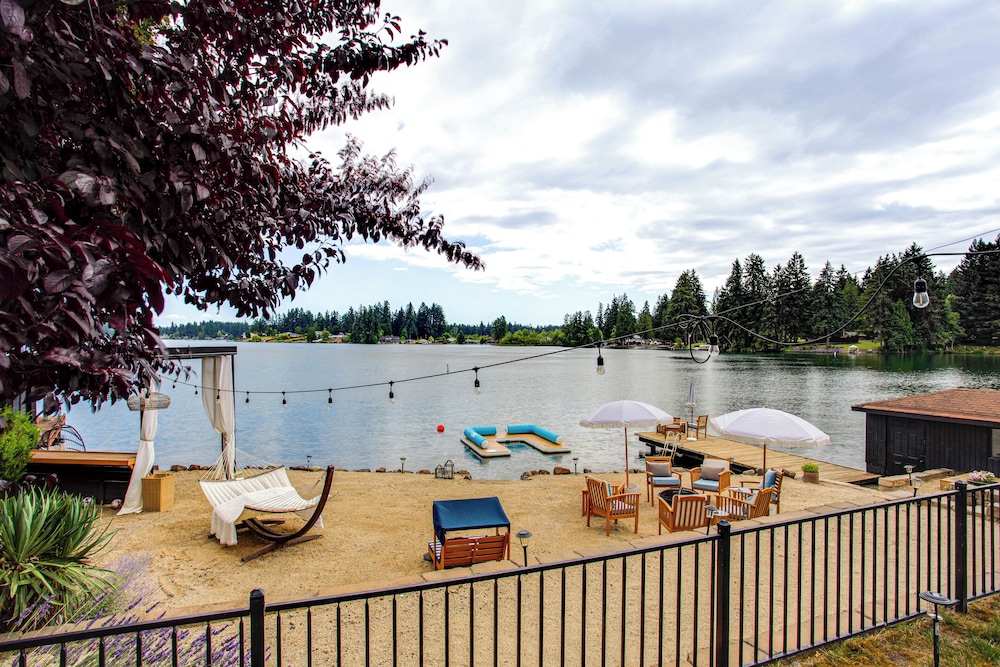 Lake Spanaway Retreat: Home w/ Private Beach!