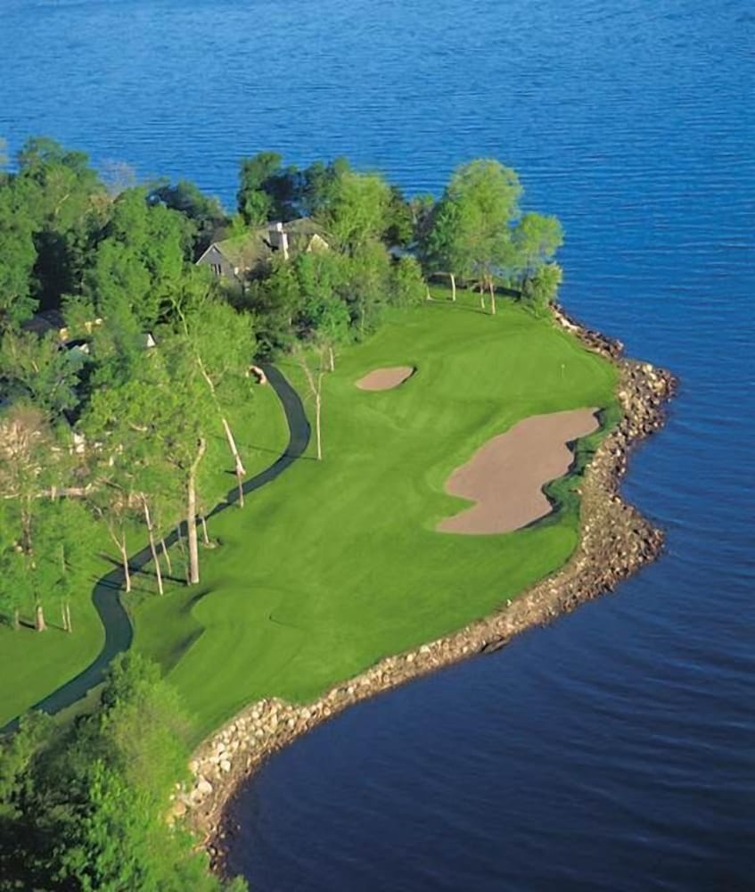 Izatys Resort
