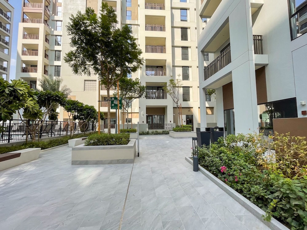 Elegant 4-bedroom Apartment Perfect for Families in Dubai Creek Harbour