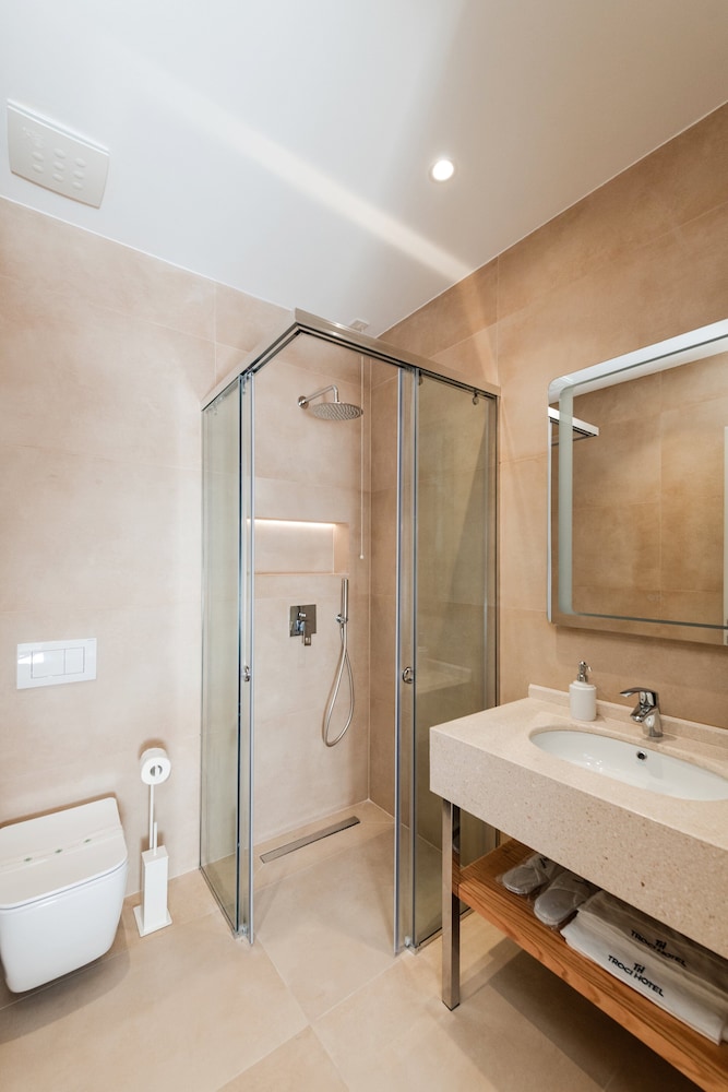 Troci Hotel 112