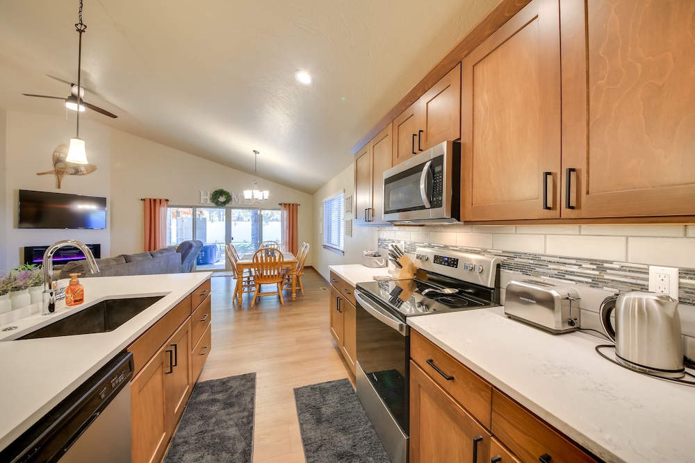 Pet-friendly Oldtown Retreat: Hot Tub  Kayaks! - Property Image 22