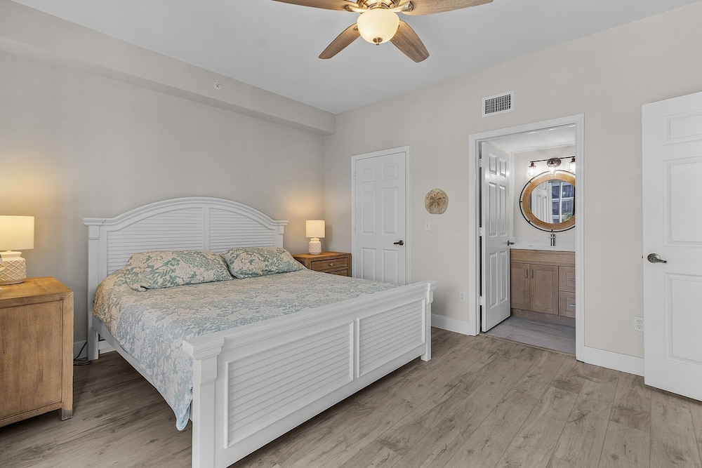 Casa Marina 432 Newly Remodeled, Water View 2 Bedroom Condo