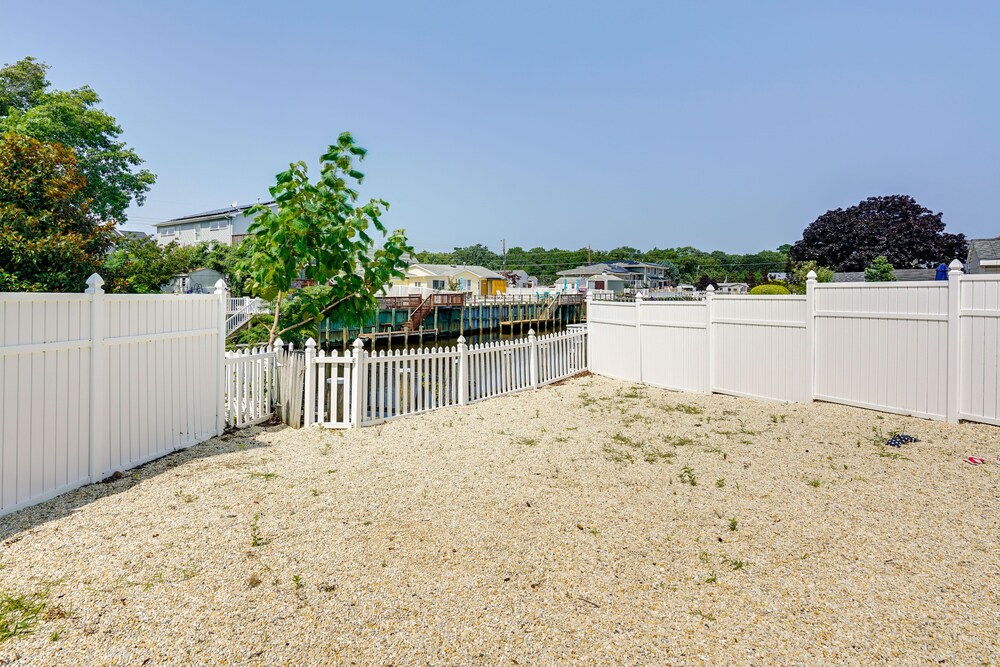 Charming Beach Haven West Home: 1 Mi to Beach! view 5