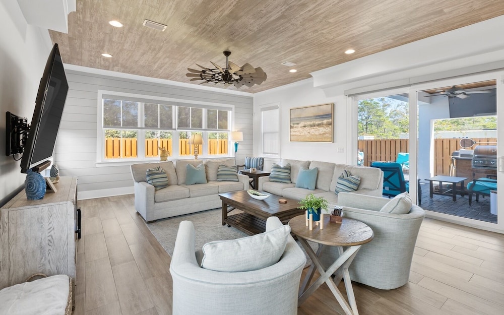 5BR Home w/ Private Heated Pool, Golf Cart, 4 Bikes, Near 30a!