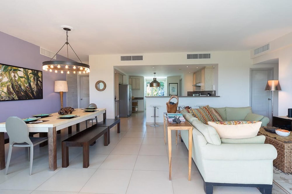 The Beach-front Condo by Acomodo Long Stay Only
