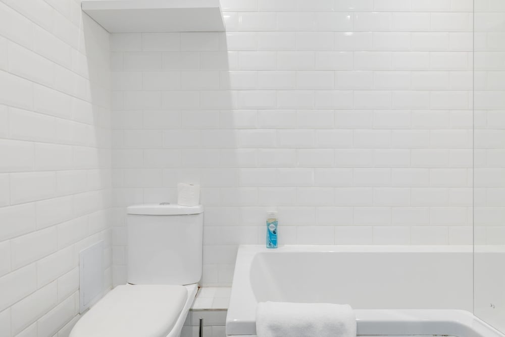 Homely 2BD Flat W/private Patio Near Maida Vale!