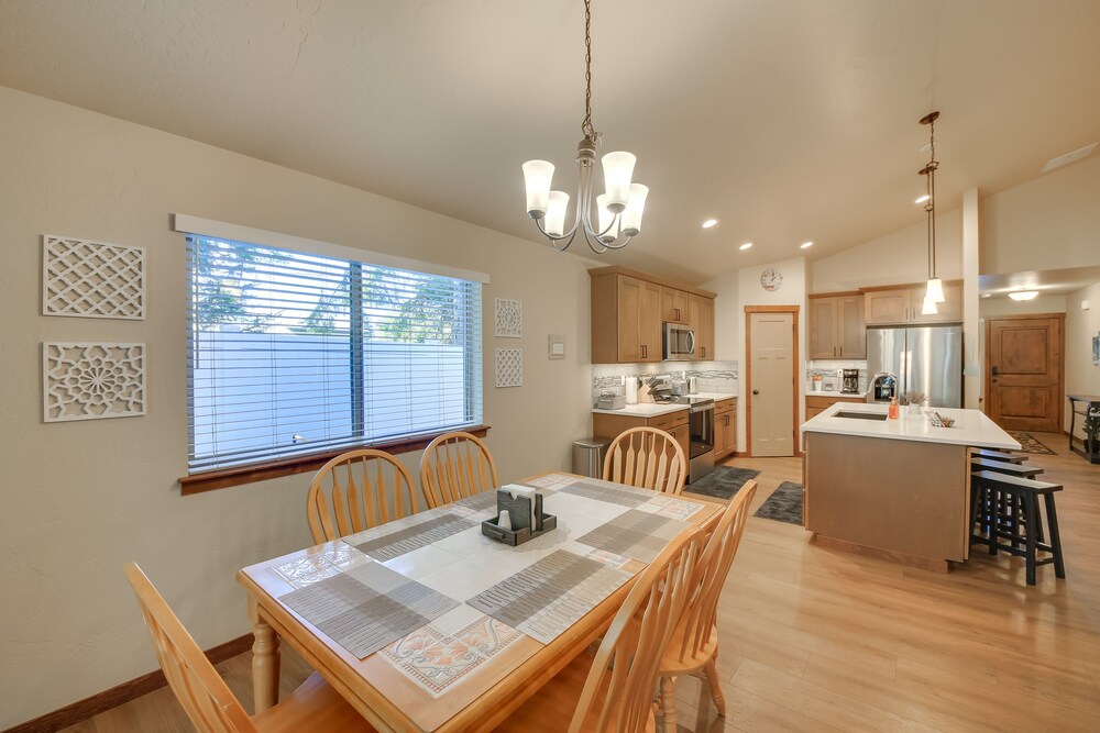 Pet-friendly Oldtown Retreat: Hot Tub  Kayaks! - Property Image 9