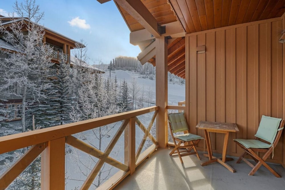 PENTHOUSE in the HEART of Panorama Village | TRUE Ski In/Out | Pools & Hot Tubs - Image 5
