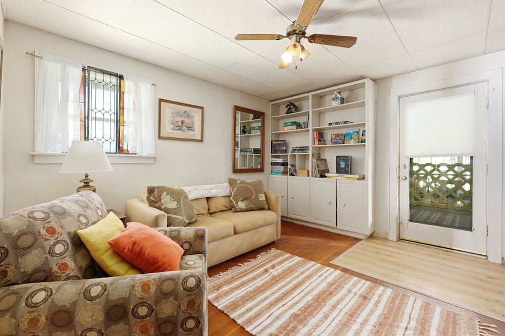 Sunset Retreat Private Family Home 843N