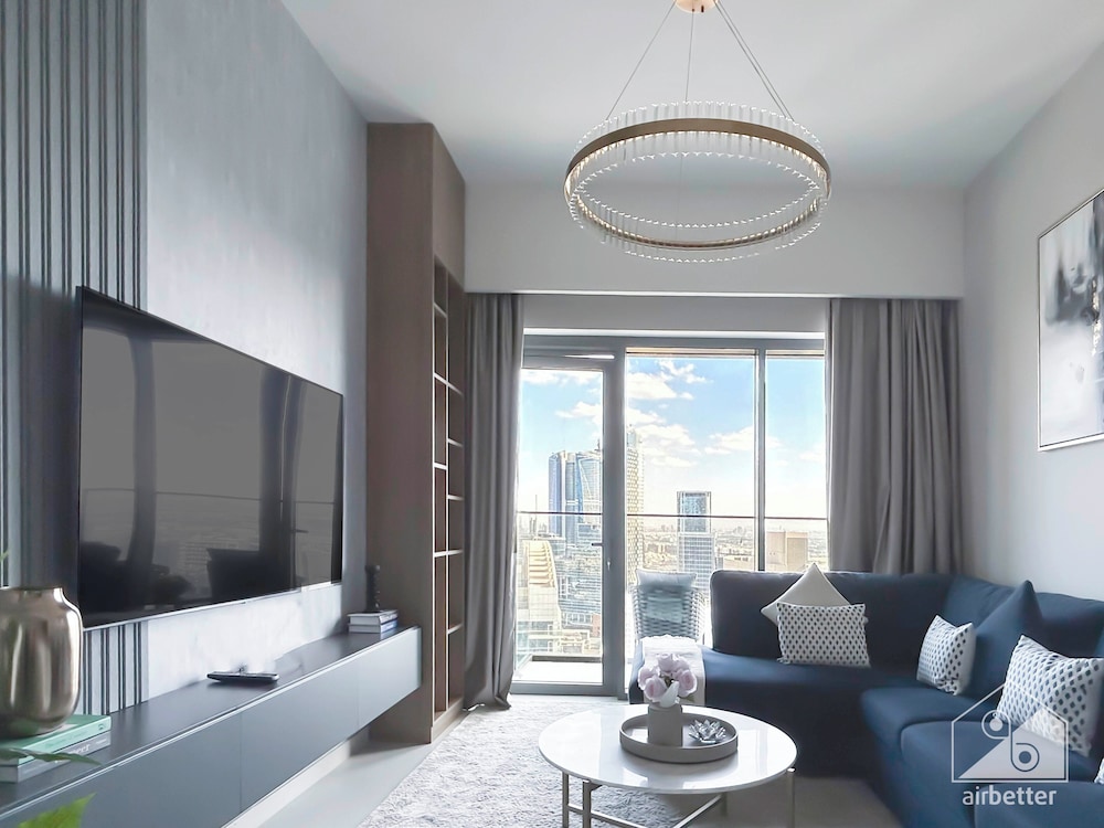 Luxurious Burj Royale One-bedroom & City Views