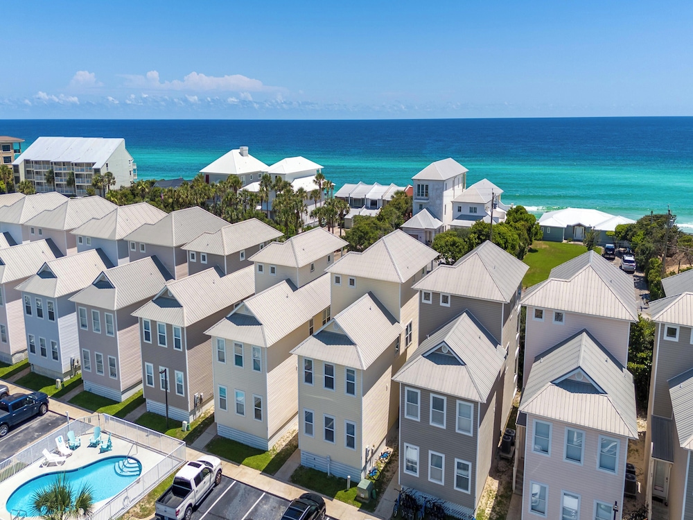Sunset On Seabreeze by Southern Vacation Rentals