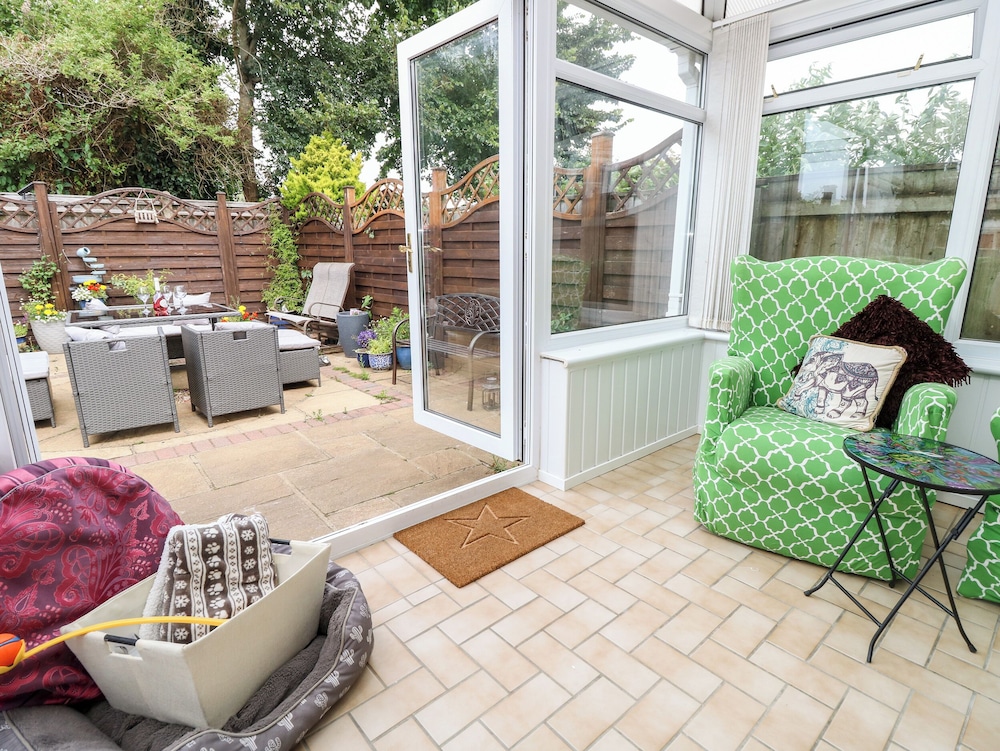 1 Westwood Close