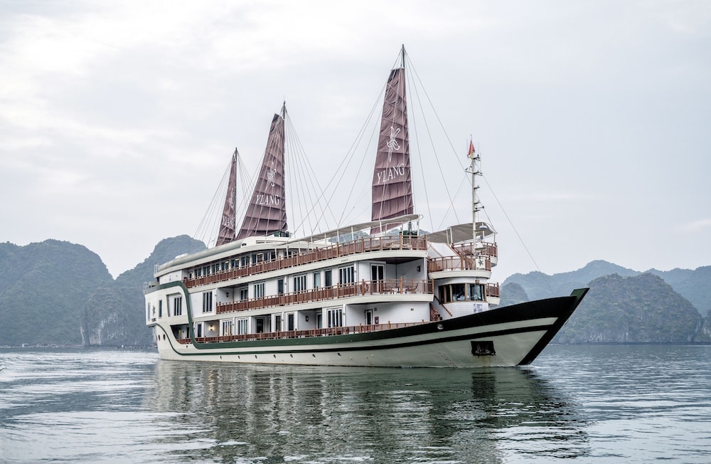 Heritage Line Ylang Cruise – Ha Long Bay & Lan Ha Bay