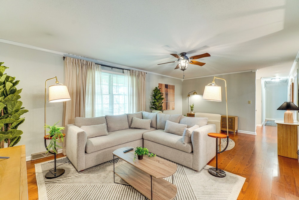 1 Mi to Dtwn: Quiet Retreat w/ Yard in Clinton