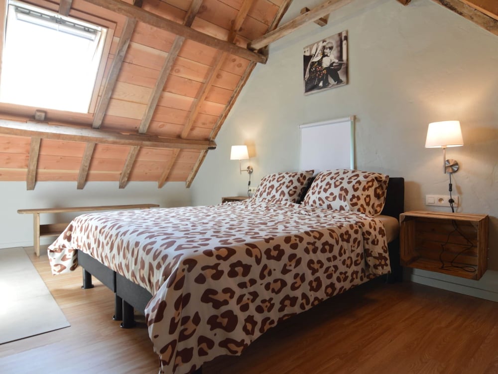Wonderful Country House With Huge Garden view 2