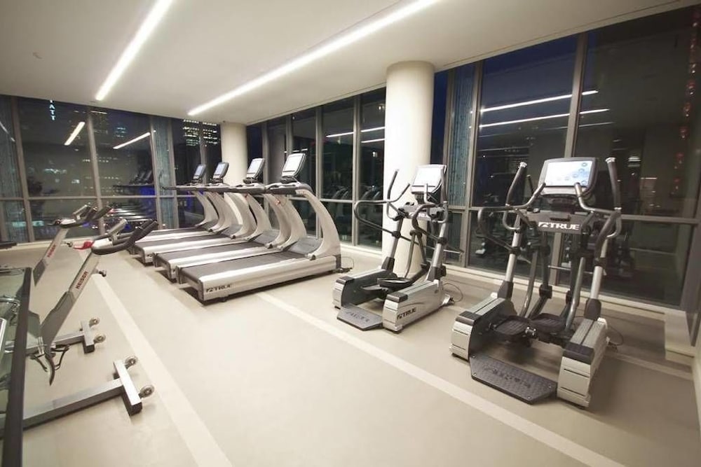 Exquisite High-Rise 1 Bedroom next to Scotia Arena photo 2