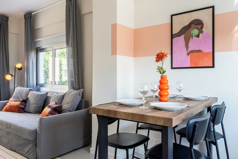 Local Host Living - Signature Apartments in Nicosia