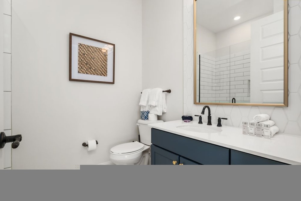 Top Floor 1BR At Luxe23