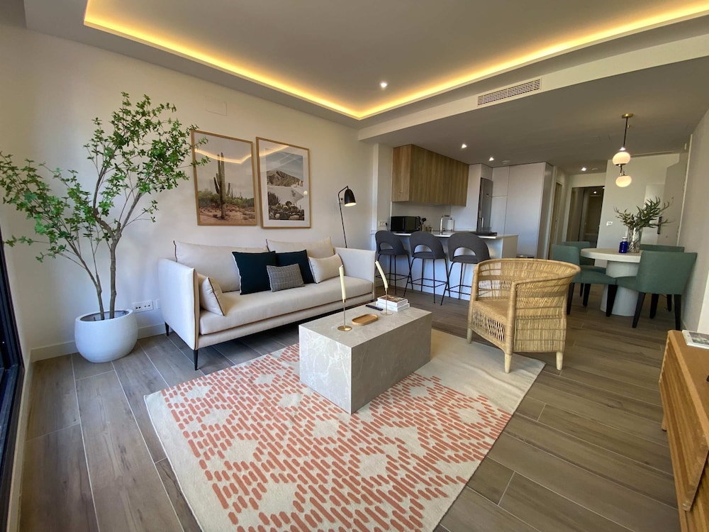 w Stylish 2BR w Sunny Terrace in Chueca