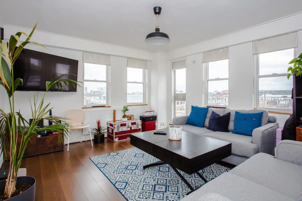 Fantastic Central Apartment With Balcony in Fitzrovia