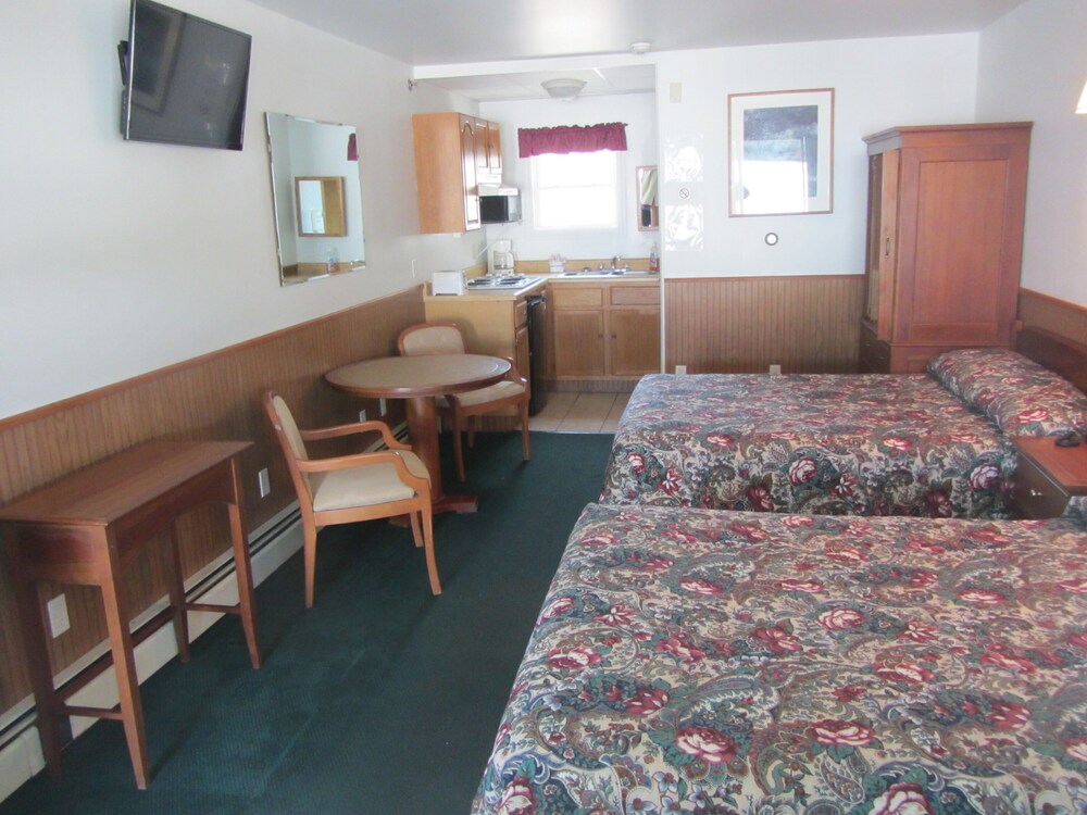 Green Dolphin Motel view 3