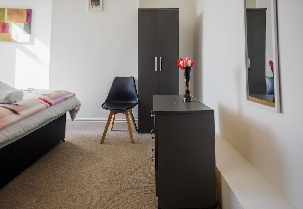 WoodHouse Lodge Room 2