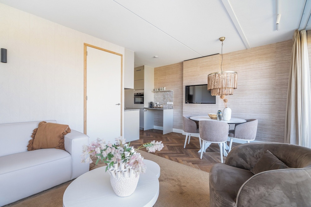 Apartment With a Balcony and Dune Views