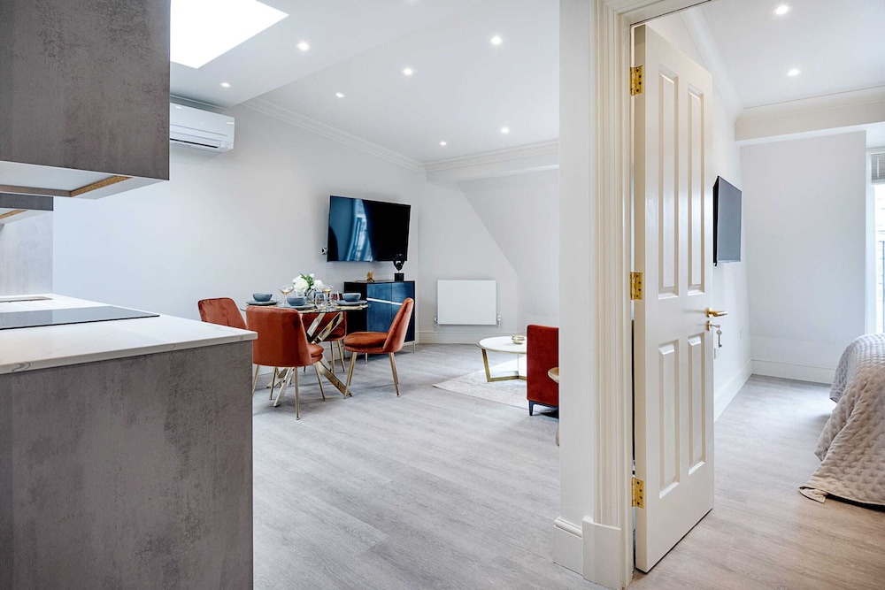 Marble Arch Suite 9-hosted by Sweetstay