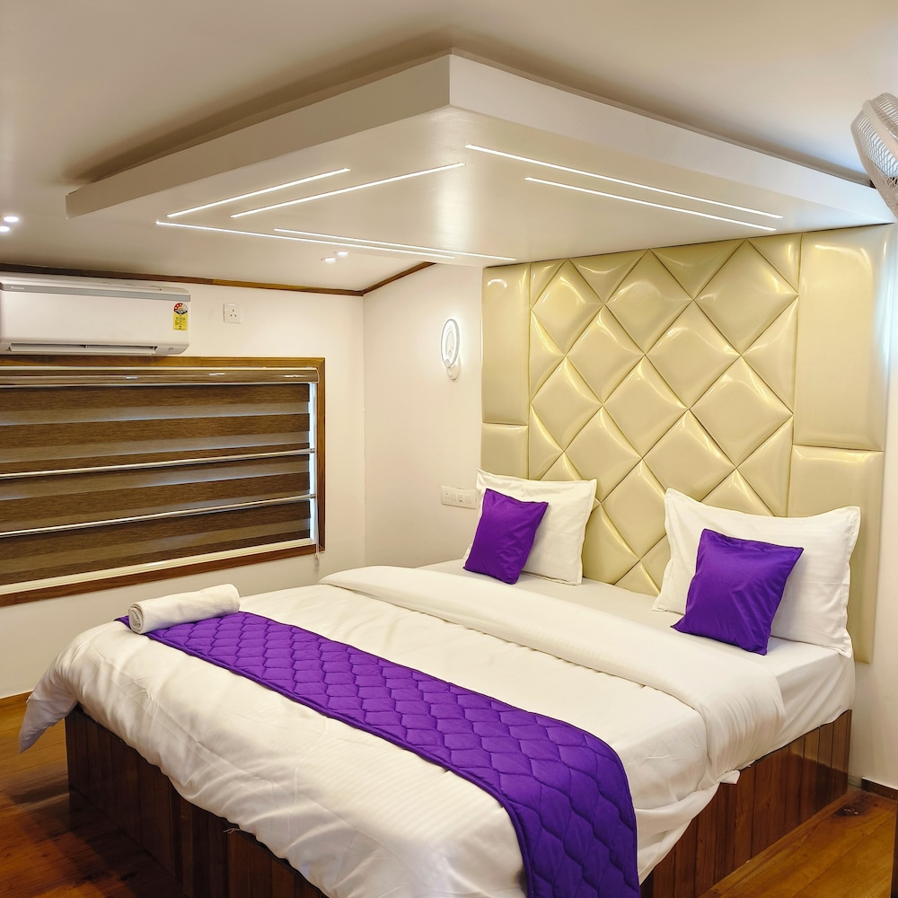 Vinayak House Boats