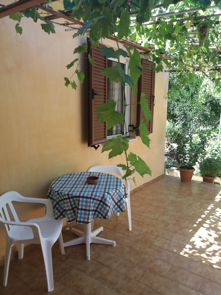 Alekos Beach Houses-Amalia