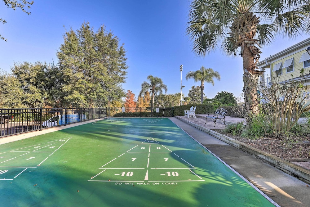 Vibrant Condo w/ Pool Access: 11 Mi to Disney