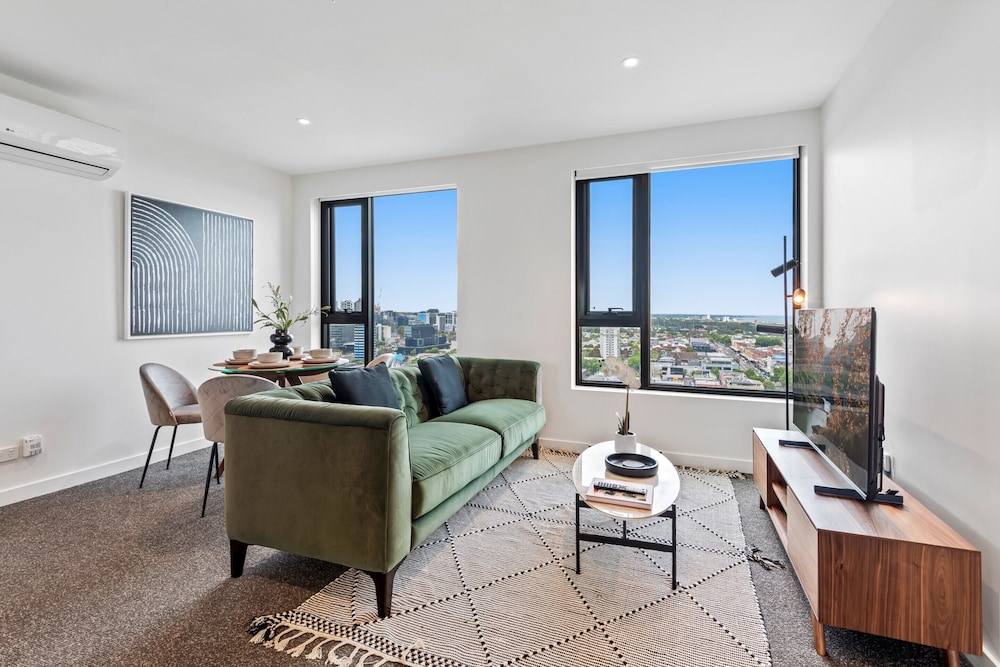 2-bed Inner-city Pad With Pool,