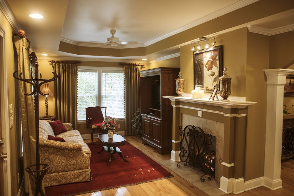 Biltmore Village Inn B&B