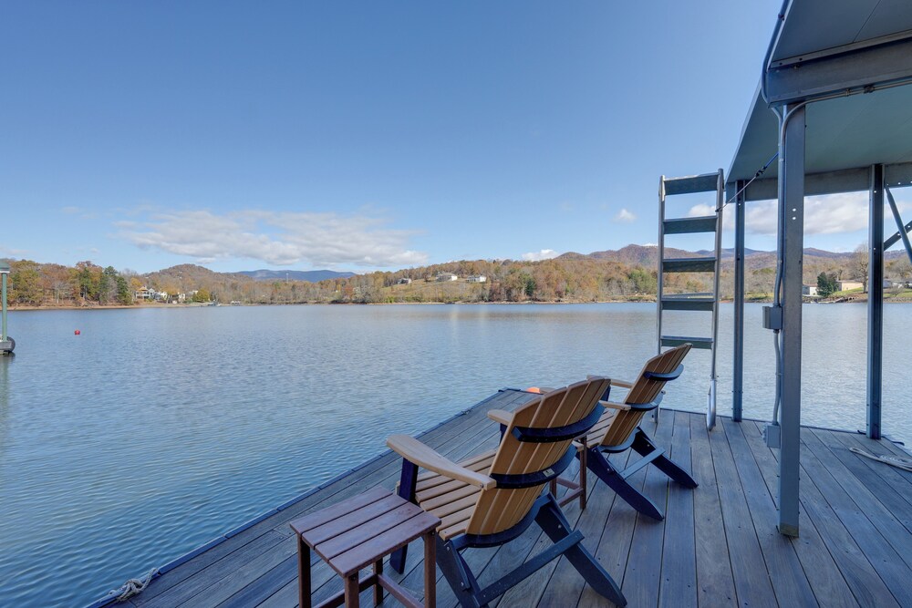 Lake Chatuge Apt w/ Boat Dock in Hayesville!
