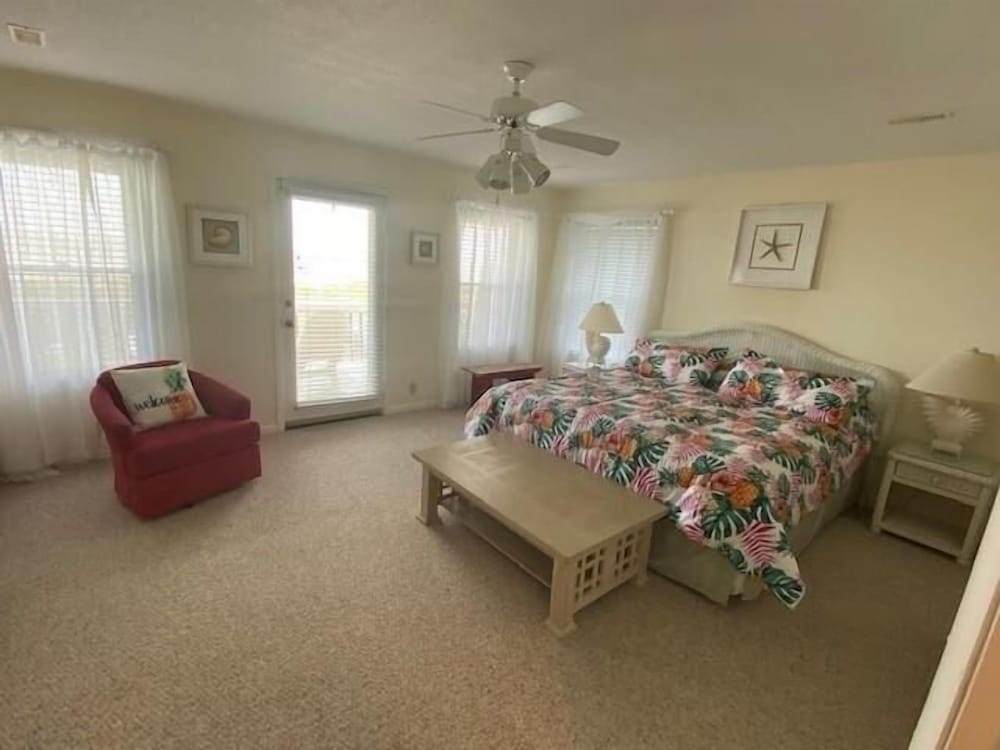 Due South - 5 Br Home