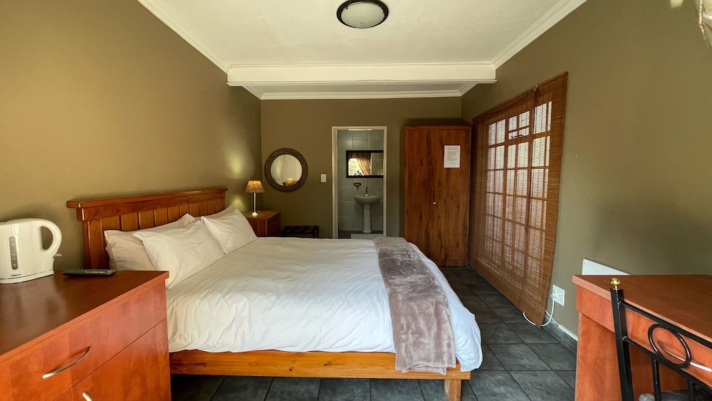 5 CROWN GUEST HOUSE view 5