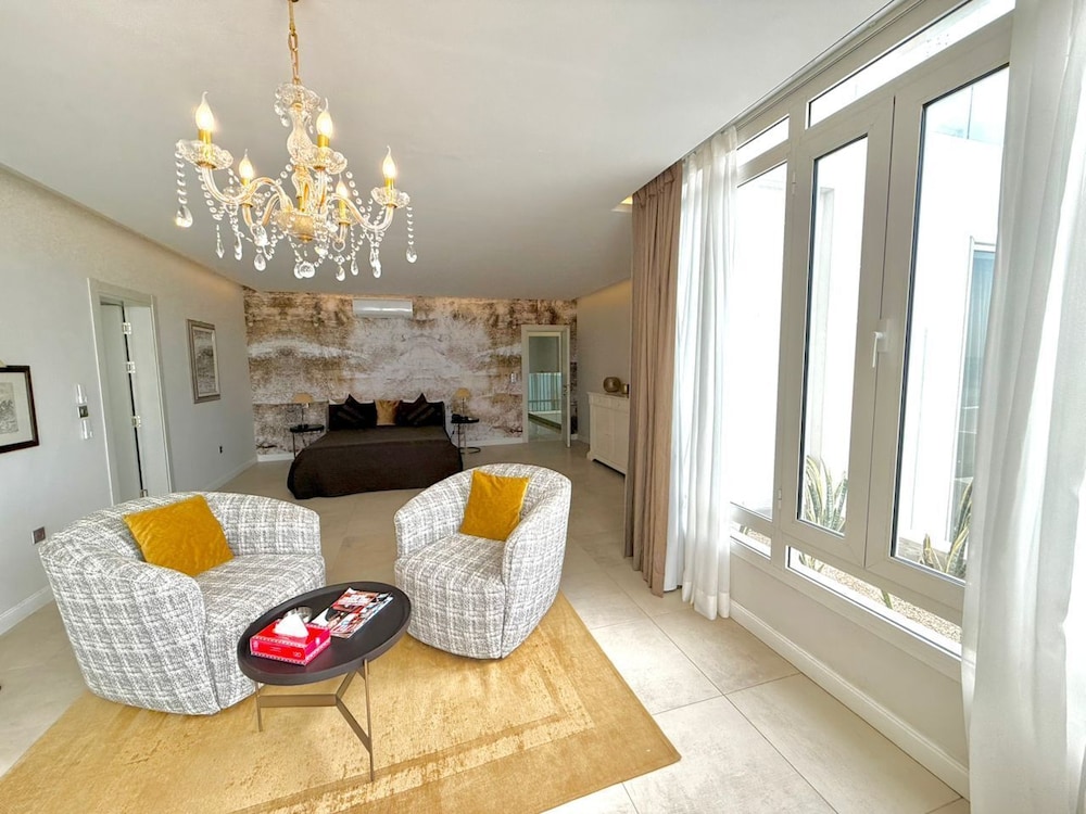 Villa Italia Somone Luxury Hotel