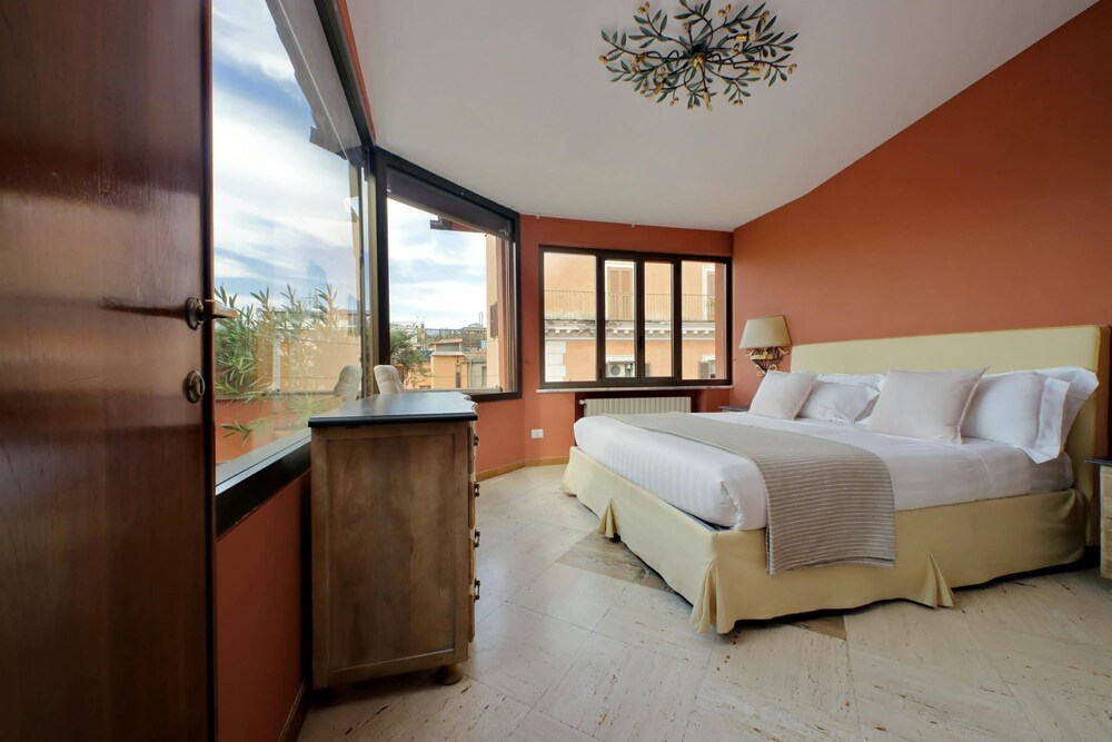 Treasurerome Spanish Steps Penthouse 4BR