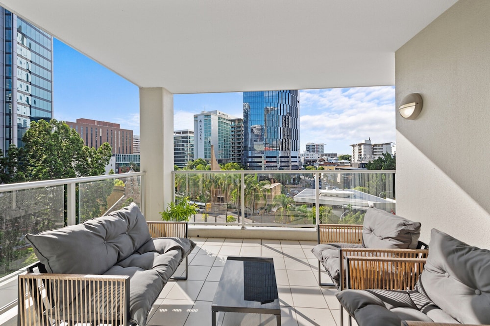 Prime City Residence With Pool, Gym and Parking