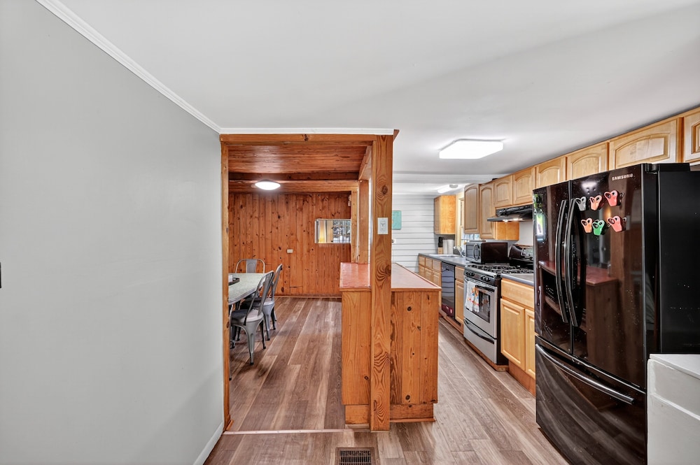 Historic Athens Home With Location & Comfort 3 Bedroom Home