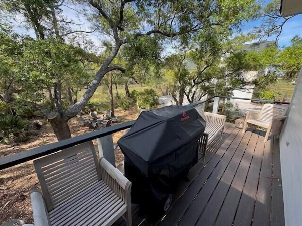 Beautifully Appointed 3-bed, 2.5-bath Home, Great Location Near Beach & Club