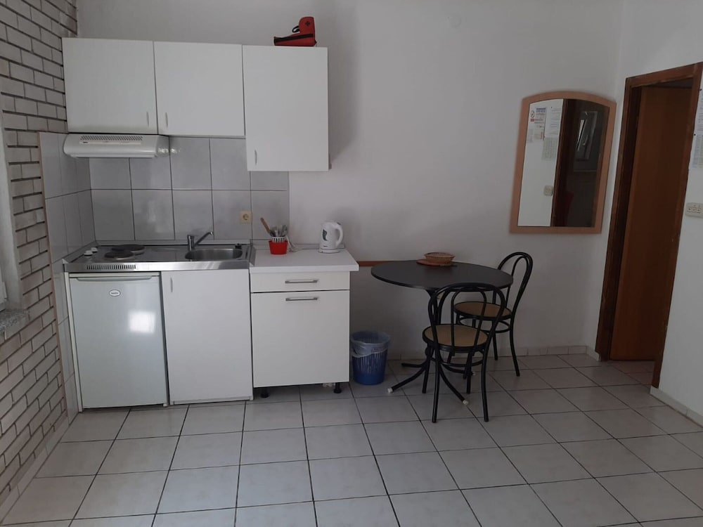 Relaxing Apartment in Okrug Gornji near Mavarstica Beach view 4